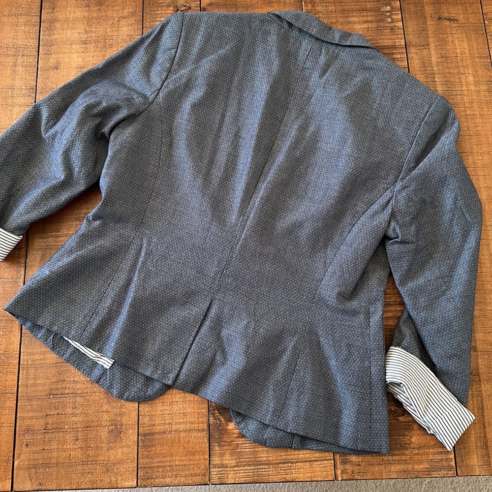 Blazer - Picture 2 of 5